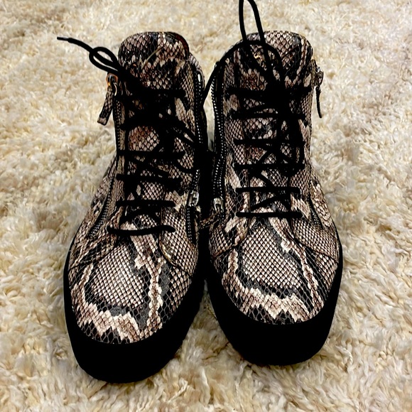 Giuseppe Zanotti snake skin shoes in very good shape
